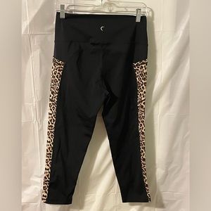 Zyia Light n Tight High Rise Crop Cheetah Leggings